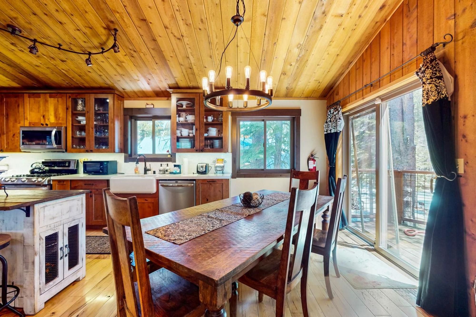 Tastefully-Updated, Classic Tahoe Family Home Truckee Zewnętrze zdjęcie